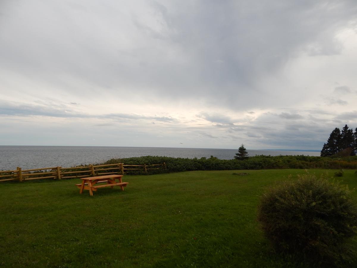 Les Chalets Brise-De-Mer Sainte-Therese-de-Gaspe Exteriör bild